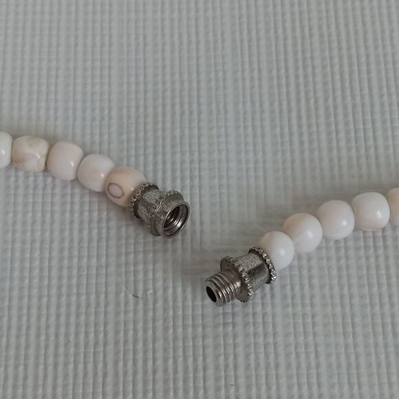 Off White MOP Shell Round Beaded Lightweight Single Strand Choker Style Necklace - Picture 9 of 9